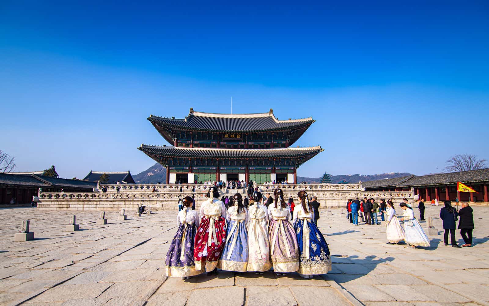 Click a Royal Instagram Pic while wearing a Hanbok in South Korea