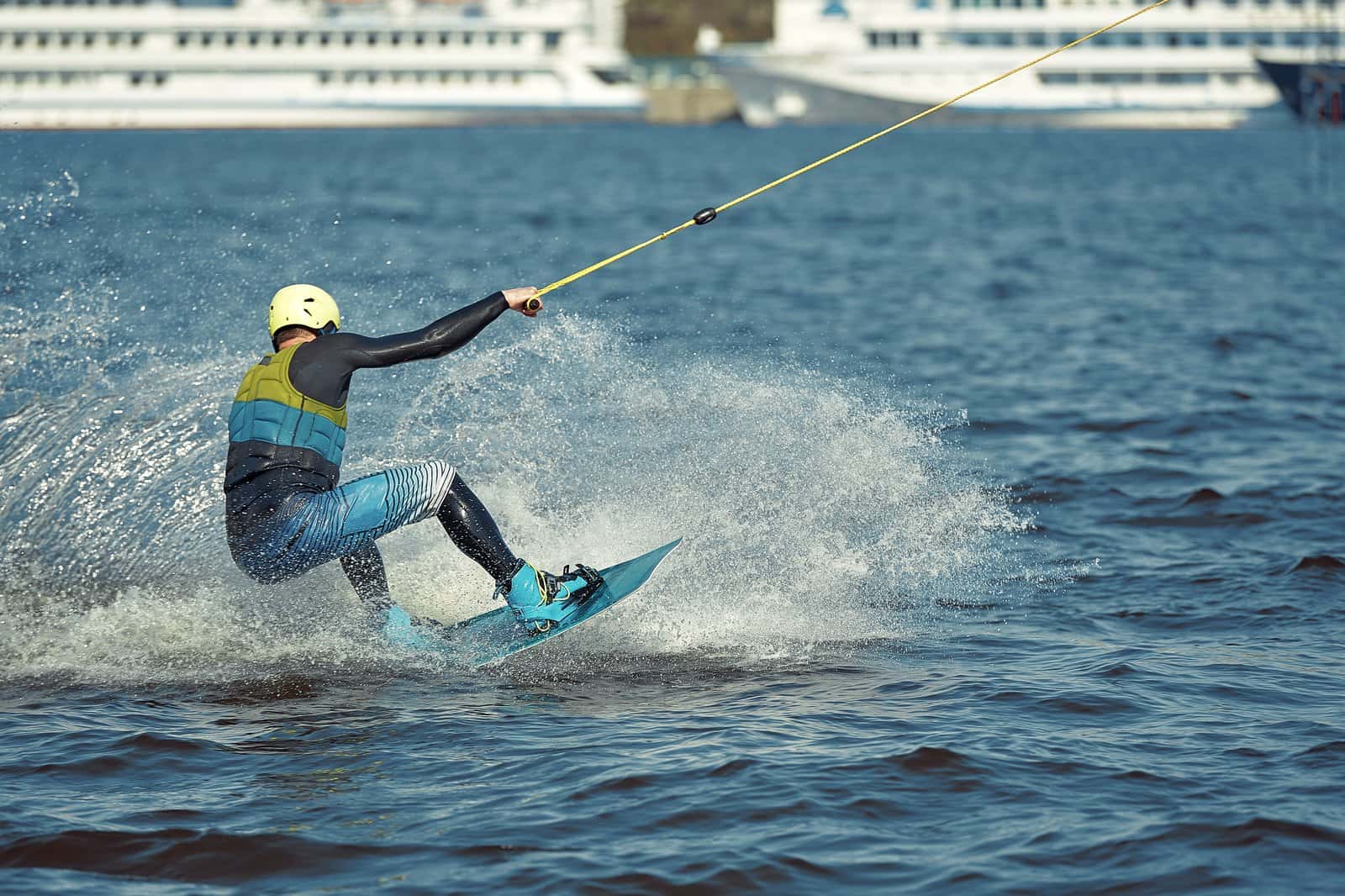 Thrill Yourself With Water Sports Activities in Sri Lanka