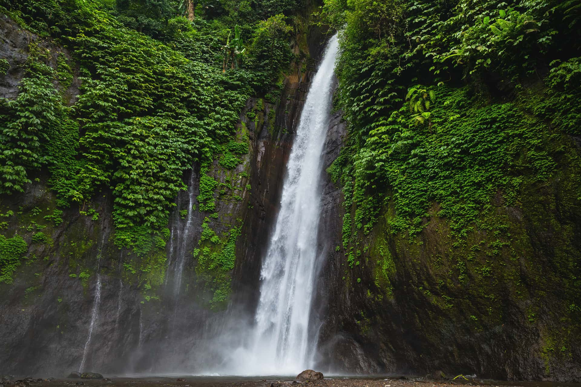 Git Git Waterfall in Bali