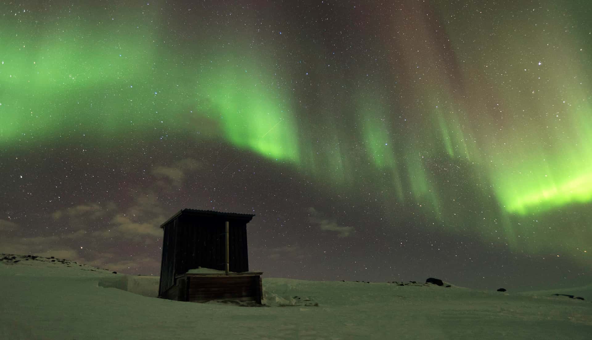 Don’t Miss The Northern Lights in Europe Honeymoon Tours