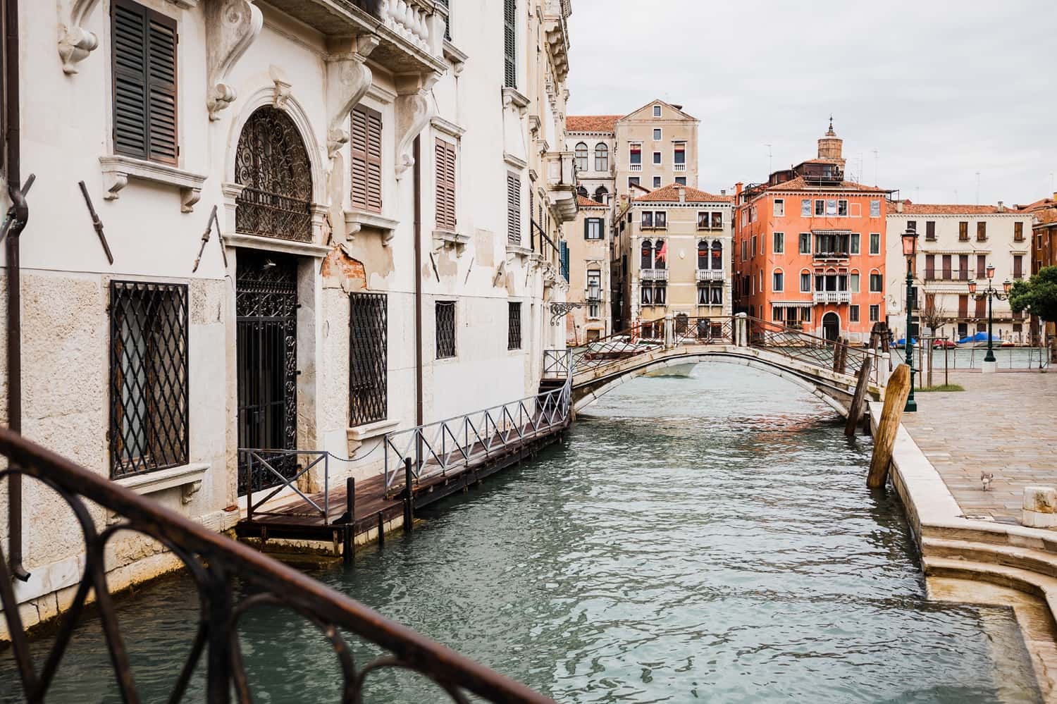 Walking Tour Of Island in Italy