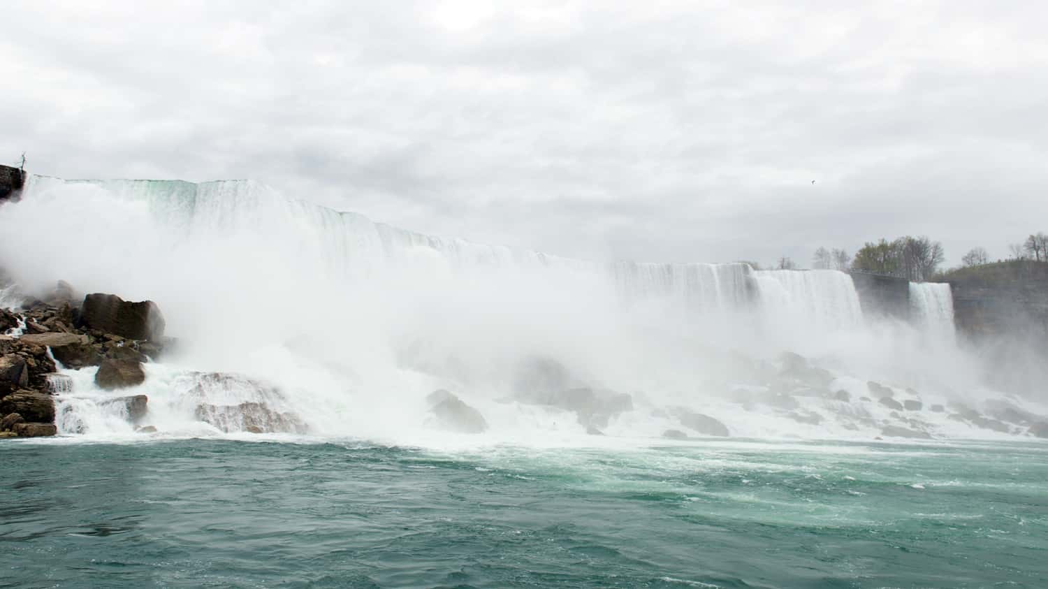 Feel The Spray In Your Face At Niagara Falls in America & Canada Summer 2026 Tours