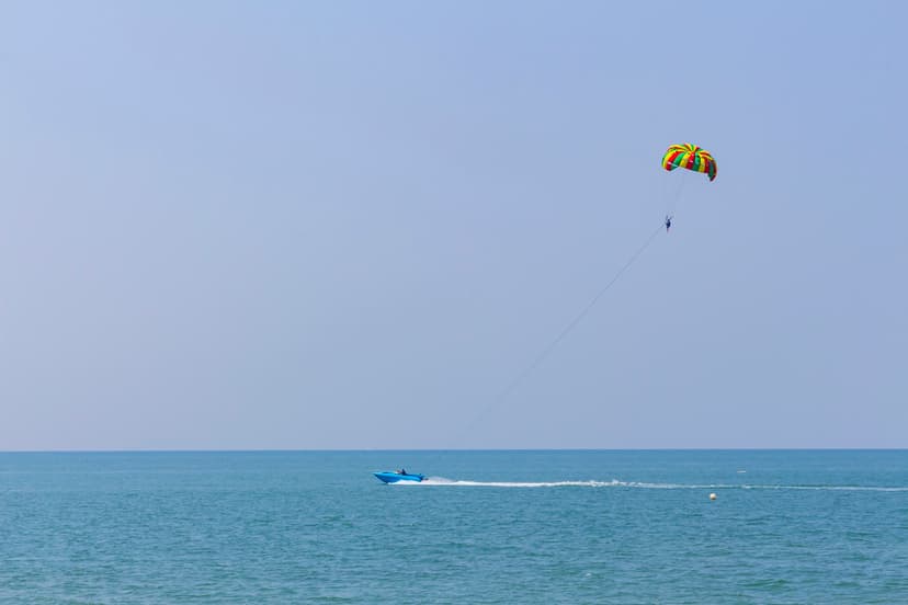 Try Parasailing At Calangute Beach In Goa